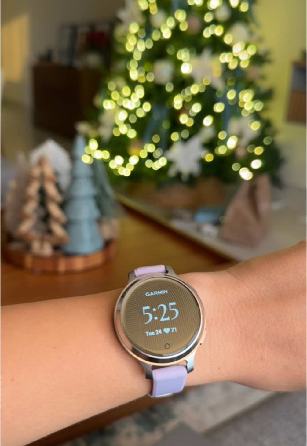 Garmin girl 💅🏻🌸✨ regalo de navidad de mi esposo 😍 🎄#christmasgift #christmas #garmin #lily2active #garmingirl #fitnessmotivation #fyp #garminwatch #watch 