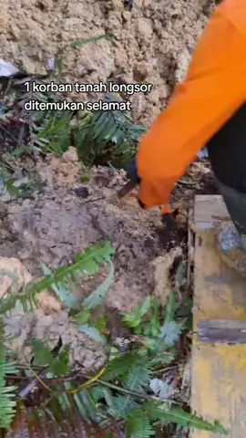 Kondisi terkini  di lokasi longsor kp. bugis. Tarakan #cpns2024 #basarnas #rescuer #tarakan #fyp #tarakanku #longsor 