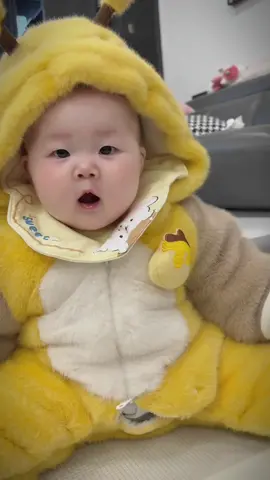 Bee này k hút mật, bee này chỉ hút sữa😆#mevabe #embe #embedangyeu 