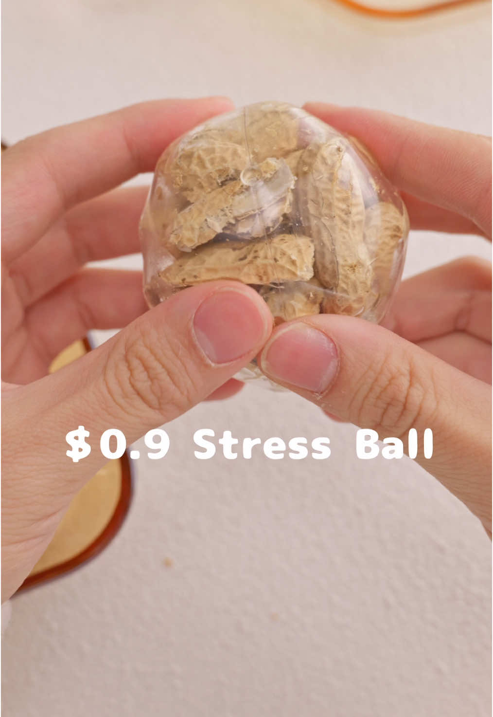 A stress ball costing $0.9, and it sounds great.#asmr #StressRelief #stressball #squishy #aikeboo 