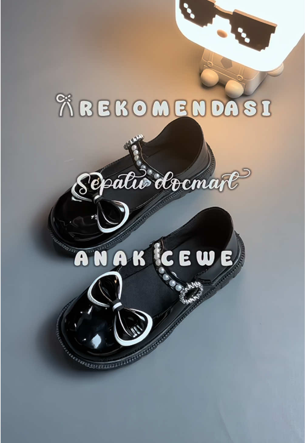 Buat ootd si kecil nih  #sepatudocmartanak #separtuanakperempuan #sepatuanakmurah #docmartanakperempuan #flatshoesanakperempuan #docmartanakcewe 