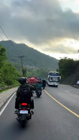 Emang seindah itu ya jalur Selatan … #fyp #foryoupage #jalurselatan #jalurpantura #mudik #mudikakhirtahun #selatanrace 