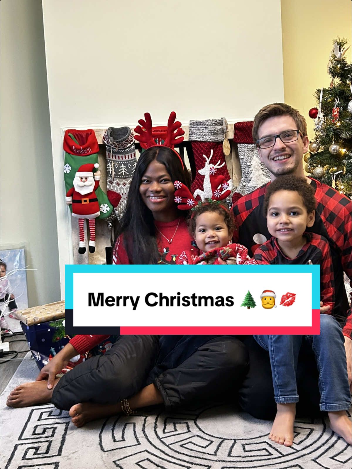 Merry Christmas everyone 🎄🥂🤶👄