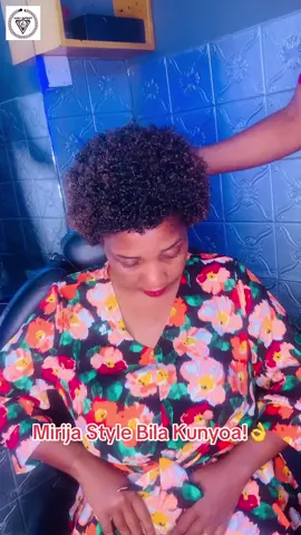 Hii ni MIRIJA STYLE Bila Kunyoa Karibu Uje UPENDEZE Nayo!!👌 🫴🏾Location:NAPATIKANA SINZA DAR. 🫴🏾NIPIGIE HAPA UJE UPENDEZE: 0655046246. . . . #shorthairstyles #mirijastyle #fashion #trending #beauty #hair #barbershop #beautysalon #barber #kunyoakupendeza #tanzania🇹🇿 #hairstyle #hansthebarber1 #haircolorchallenge 
