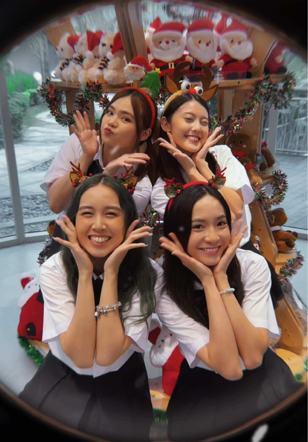 🎁 Merry Christmas🎄🤶🏻…. #Goyoung #merrychristmas  @Sherlyn Heon @Mango🐻 @JEii Pong @Yuki Dance 
