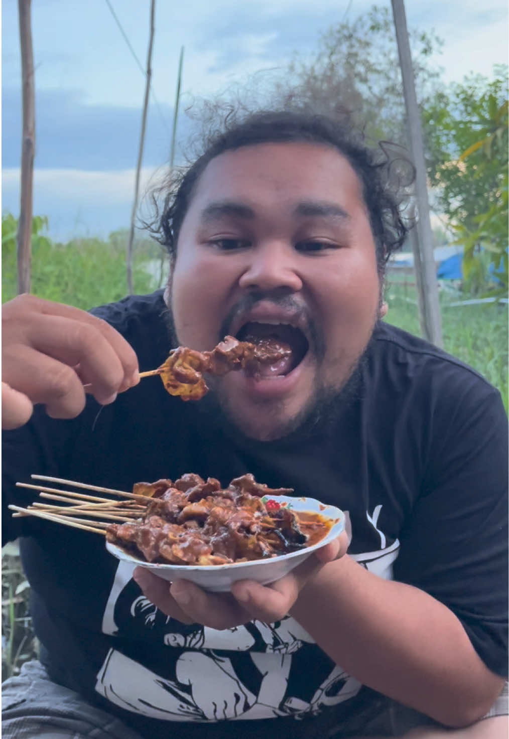 Ngemil lagi kita, sate kulit  #amangbrewok #amang #brewok #fyp #fypシ゚viral🖤tiktok #dayakbakumpai #dayakkalimantan #makanenak #sate #satekulit 