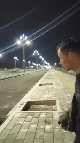 Gợi ý tạo dáng chụp hình đẹp phố đã lên đèn #selfiecamxuc #chupanh #gayselfies #chuphinhdep #xuhuong #taptanhchupanh #selfie #tapchupanhdep 