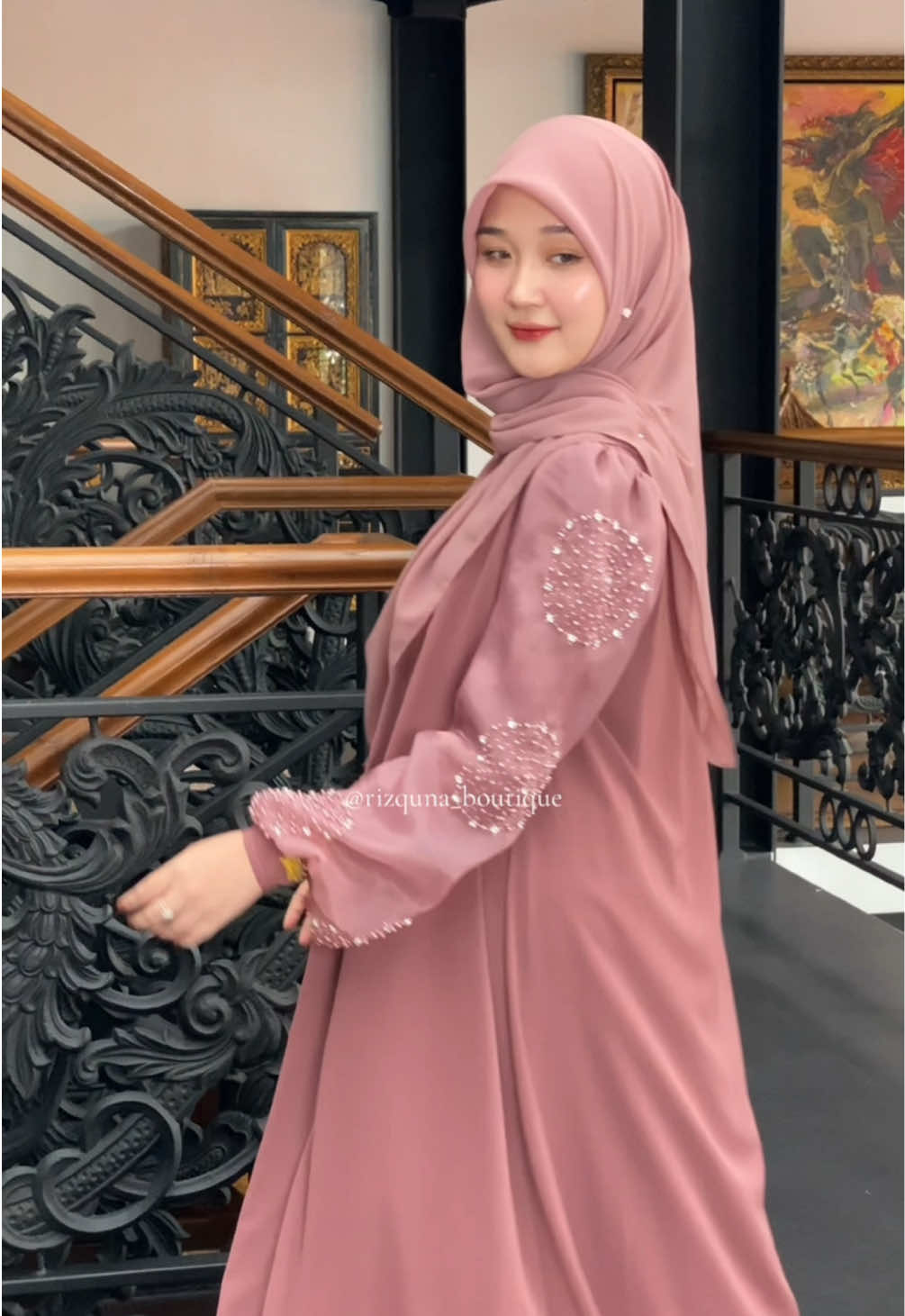 Membalas @ᵃᵍᵃᵗʰᵃ Siapa nih yang mau ambil warna Dusty Rose? warna yang mewah & elegan menghasilkan look yang begitu anggun dan berkelas! Warnanya bisa bikin kulit cerah dan memancarkan aura yang lebih tenang & lebih fresh  informasi dan pemesanan bisa langsung menghubungi CS kami melalui WA +62852-3333-4306 bisa sambil dicicil tanpa bunga (selama priode po) #inspirasioufit #abaya #abayas #abayat #racuntiktok #fyp #kazami #rizquna_boutique #abayagirls #oufit #bajulebaran #bajuraya #bajulamaran #enggagement #racunabaya #kaylanadira #racunabaya #kaylanadira #fyp #kazami #rizquna_boutique #abayagirls #oufit #bajulebaran #bajuraya #bajulamaran #enggagement #racunabaya #kaylanadira #OOTD