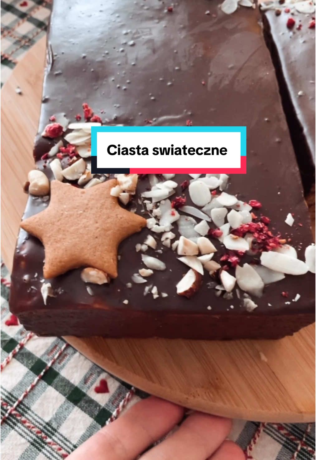 Weseołych Świąt 🎄❤️  #ciasto #ciastaswiateczne #piernikstaropolski #sernik #marchewkowe #ciastobezpieczenia #pierniczki #przepisnaciasto #swieta2024 