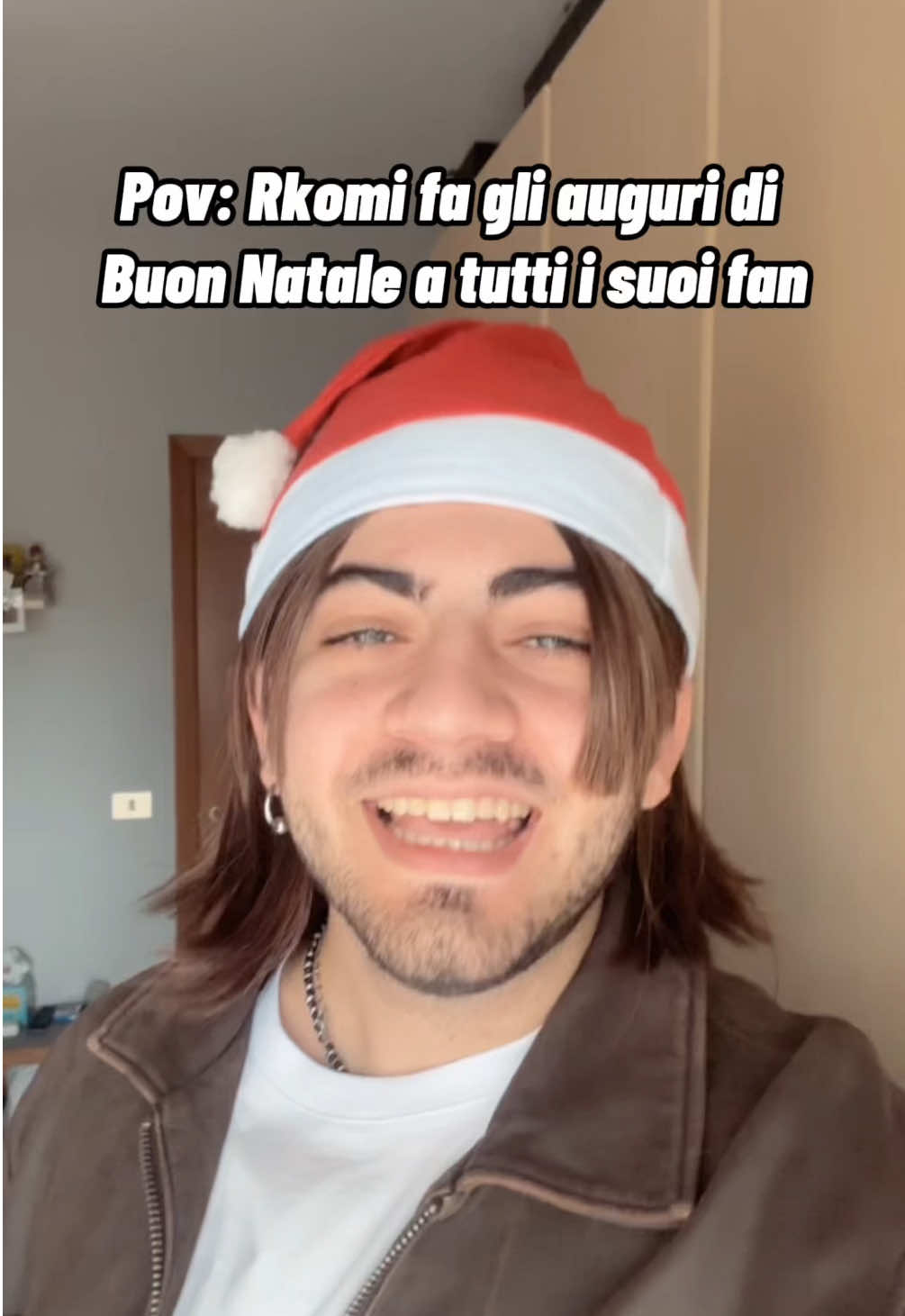 Buon Natale, quest'anno è la mia rœba 🥰 - #rkomi #buonnatale #nonelamiarœba #rapper #imitazione #parodia #pov #pilloledivita #bauli #buonefeste 