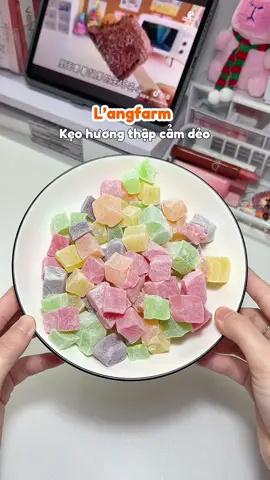 Tại sao đến giờ tui mới biết đến cái kẹo này, ăn siu ngon siu cuốn siu thơm✨🤤🍇🍓 #langfarm #keodeo #keodeotraicay #keohuongthapcamdeo #kẹo #keongon #quatet #samgidontet #muataitiktokshop #tiktokshop #viral #trending #kikiriviu 