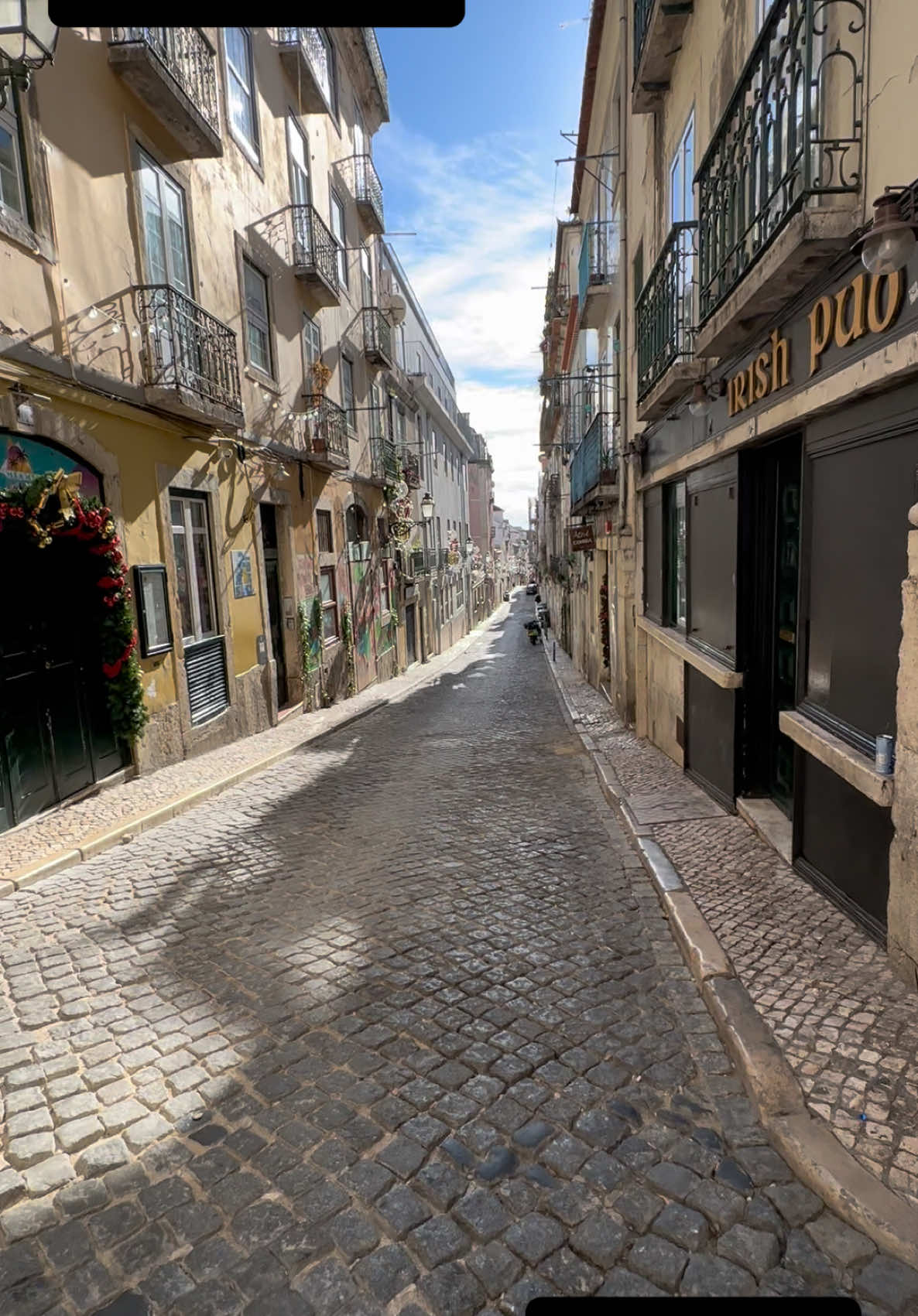 #bairroalto #🇵🇹 #lisbon #🇵🇹#trendingvideo #foru #viral_video #kahamargayesab #CapCut #christmas @GURSHARN2859 @Inderjit.sidhu @VXK££| @Rai saab 