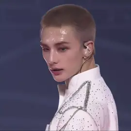 Hyunjin Buzzcut is so 🔥 #hyunjin #buzzcut #newhair #hwanghyunjin 