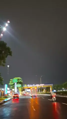 Tangerang after the rain🥶 #tiktokviral #tangerangselatan #tangerangbanten #sad #fyppppppppppppppppppppppp #jammalam #ujan 