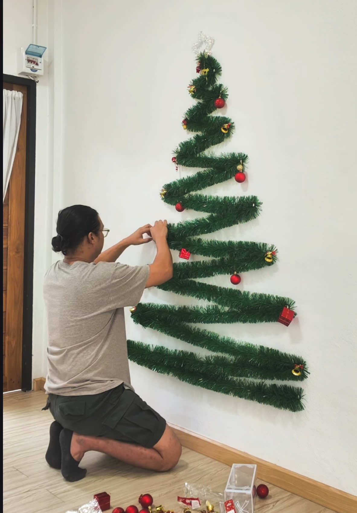 MERRY CHRISTMAS ,🎄🎁 🎅 #มาทำต้นคริสมาสติดผนังกัน #merrychristmas 