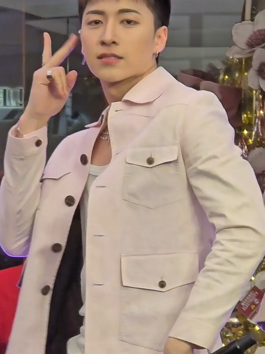 บอดี้การ์ดบุกเซ็นทรัลชิดลมค้าบ #jungwboo #JUNG_PERSES #PERSES #PERSES_TH #จั๋งperses #จั๋งวิกร #fypシ 