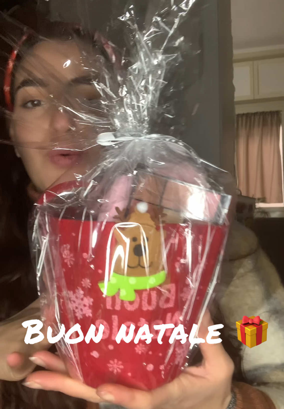 Buon natale 🎁💫 #neiperte #buonnatale #christmas #unboxingvideo #makeup #regali #outfit #girl #commenti 