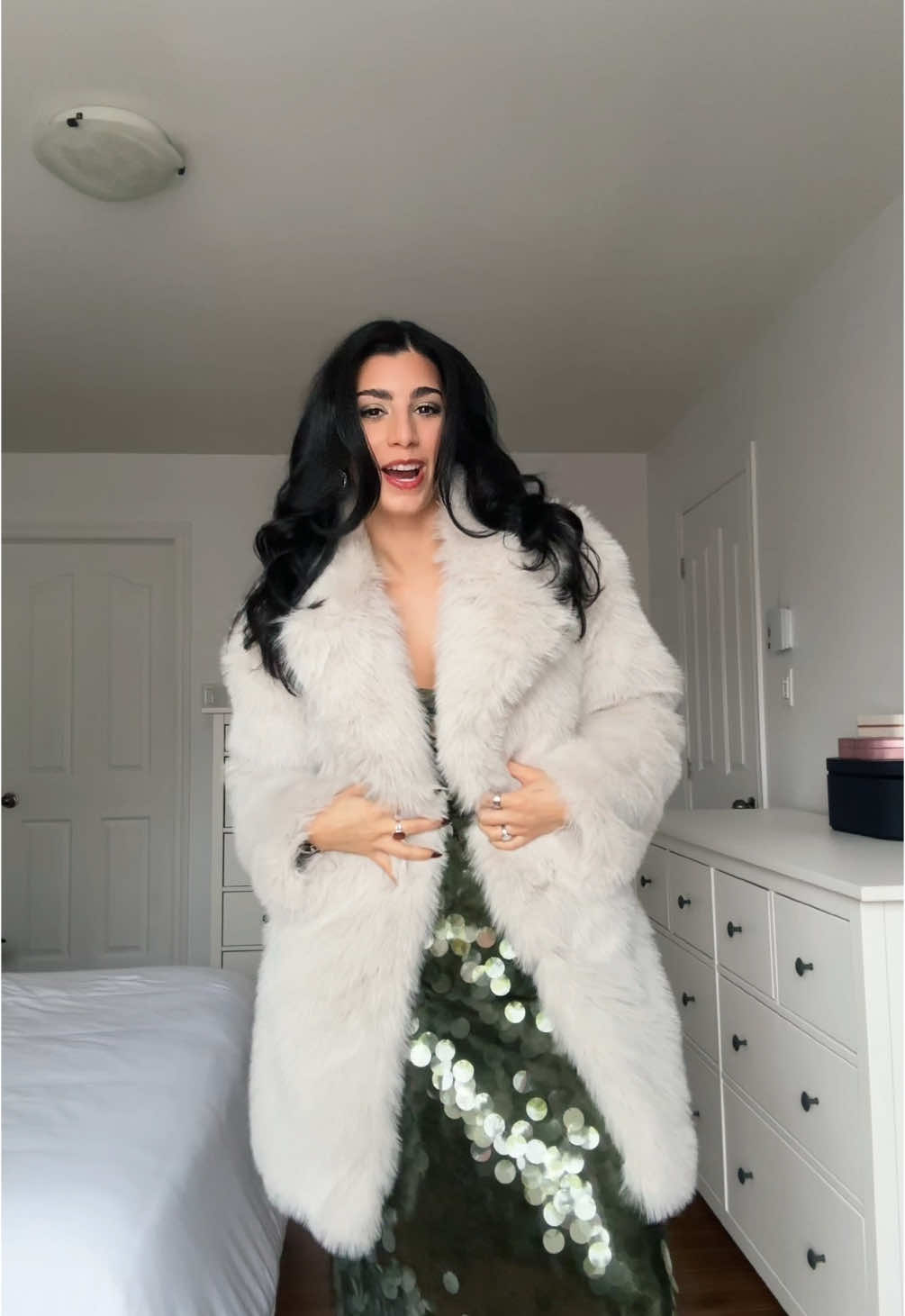 joyeux nowelllll 🪩 #70sfever #christmasparty #outfitinspo #fashion 