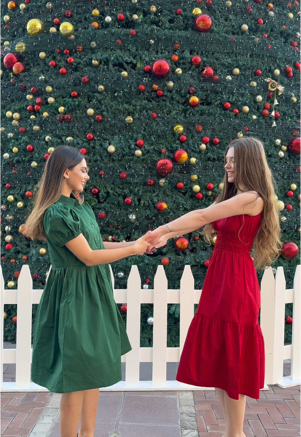 Merry Christmas from Virgio! 🎄✨ #virgio #fyp #foryou #fashion #dubai #outfits #christmas #dance #trend #holiday 