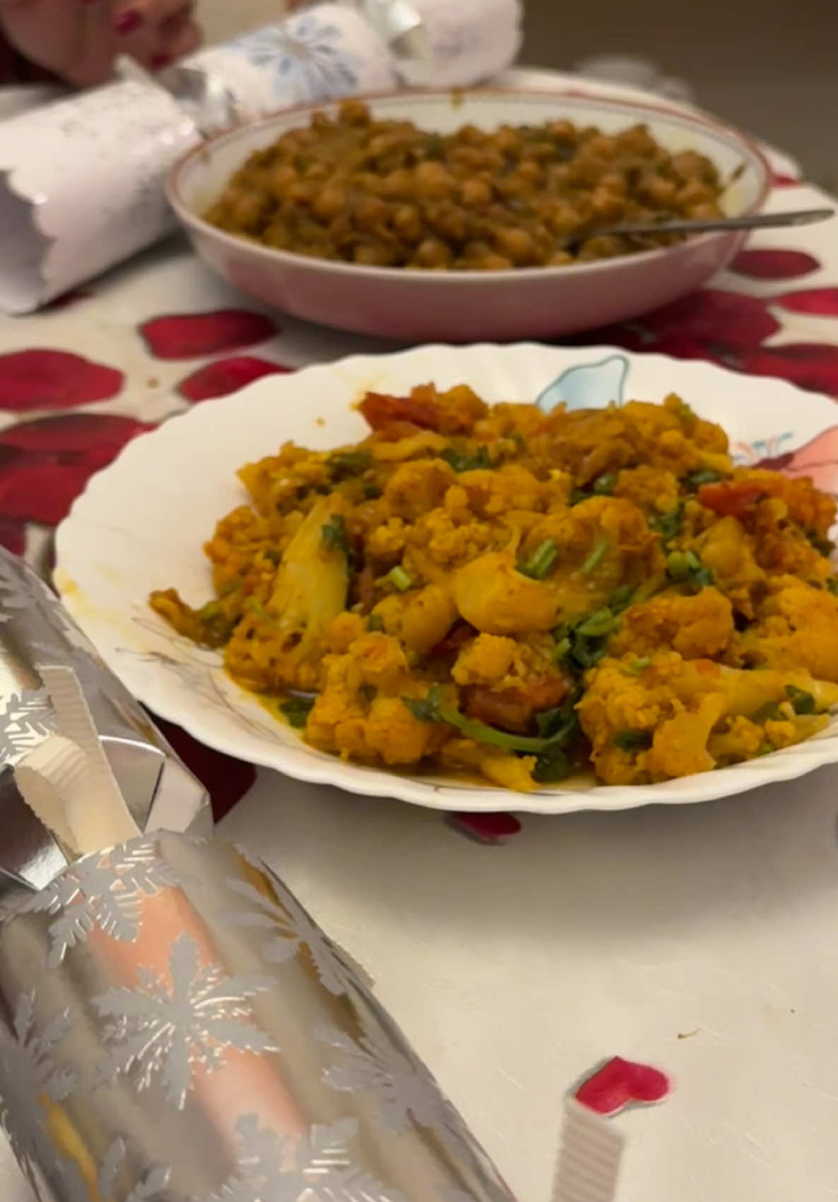 Christmas dinner with a side of aloo ghobi cos why not 😭🫢 #christmas2024 #desitiktok #Foodie #yum #christmasdinner 