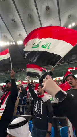 لاصوت يعلوا فوق صوت العراق.. علم العراق يرفرف في ملعب المباراة  📷: @5n2z