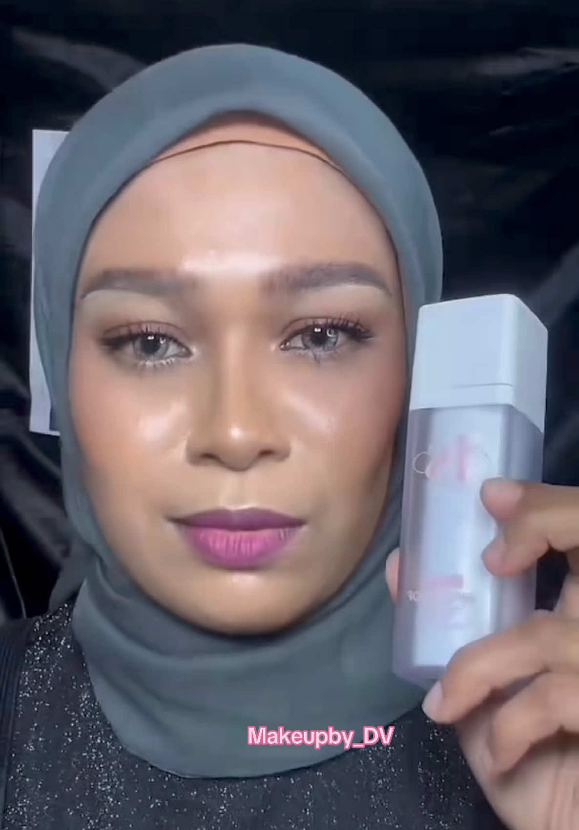 ⚠️SEDUTAN DARI DALAM LIVE⚠️ 🔅9+JAM MAKEUP WEAR TEST!🔅 ❗️BASE ANTI BADAI + SUNSCREEN ✅ KUKUH TANPA CRACK  ✅ KALIS AIR MATA BANJIR ✅ KALIS AIR PELUH MASIN ✅ TAHAN HABA BAHANG PANAS ✅ KALIS CEMUHAN IRI HATI MANUSIA PENDENGKI  P/s: nak order kena direct dengan founder.  TT beliau : @Makeupbyjenishakri  Master stokis silalah munculkan diri jugak di ruangan komen ye.. 🙈 #foundationjenishakri  #foundationantibadai  #makeupantibadai #makeupbydv 