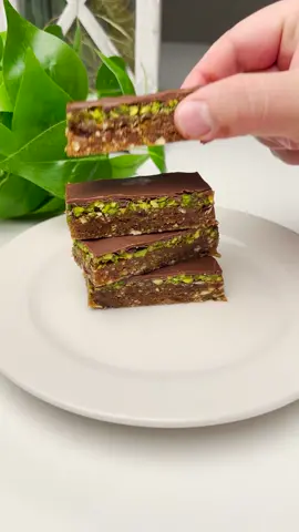Date & Pistachio Bars: Perfect Snack! #asmr #asmrvideo #asmrsounds #healthysnacks #dates #pistachio 