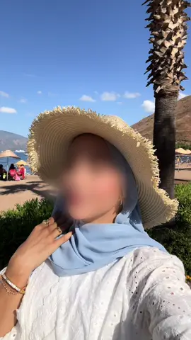 Just a chill girl who loves the beach🩵🐬  #ootdhijab #outfitinspo #fyp #fashiontiktok #Summer #hijabitiktok #modestfashion #beachvibes 