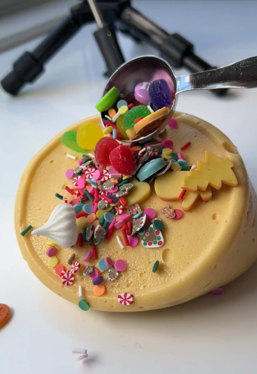 Can you guess the name of this slime? 🎄 I hope you’ve all had a very Merry Christmas 🎁 I’m about to start a new Lego set with a cup of hot chocolate served in my Harry Potter themed mug 🤪🎅🏻 #slime #asmr #capetown #slimecapetown #fyp #southafrica 