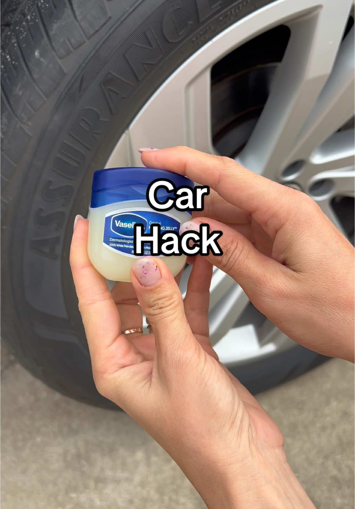 The best way to keep your tires shiny and clean with Vaseline #vaseline #tipsandtricks #hack #carhacks #car 