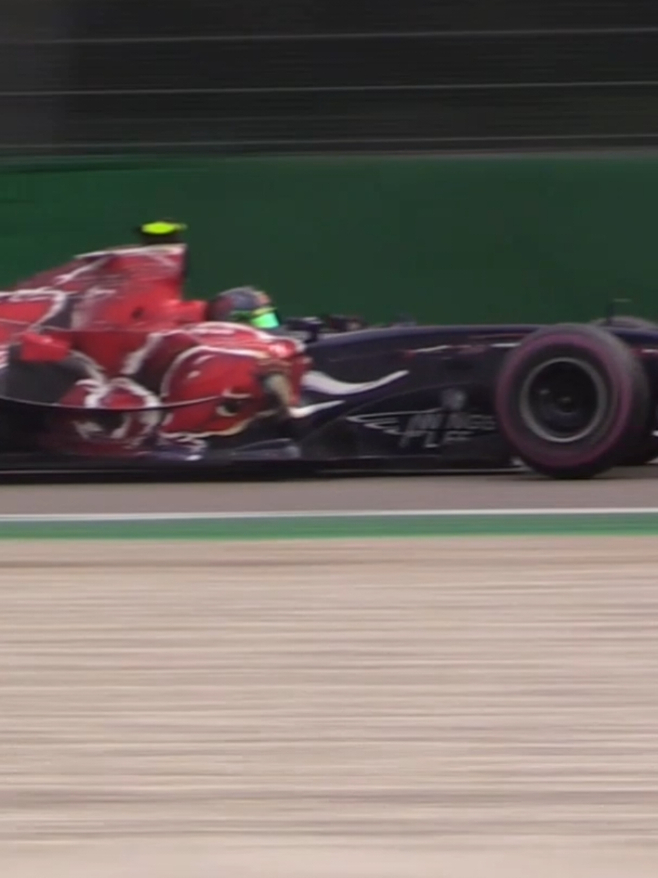 THE LAST EVER F1 V10 POWERED CAR 🐂 Merry Christmas guy! As always, I want to celebrate this special days with a special video. This year in fact, I decided to upload a compilation entirly dedicated to one of my favuorite ever cars: the Toro Rosso STR1 2006 F1 car which Vitantonio Liuzzi and Scott Speed drove during the first season of the Faenza based team since Red Bull aquired the ex Minardi F1 Team A part from the fantastic livery of the car, the STR1 is going to be remembered for ages also for another reason. The first ever Toro Rosso is still the last V10 powered F1 car, after the new rules being implemented in 2006 with the change to V8 Toro Rosso was the only team that got the opportunity to use the V10s (still being powered down) remaining for the moment the last ever F1 car powered by a ten cylinders engine, with the Cosworth TJ2005 V10 3.0 L, able to get to 910 hp, arriving at 19,000 rpm (rev-limited to 16,700/17,000 rpm) Check out my latest YouTube video to see more, link in bio❗️ ⬇️ 