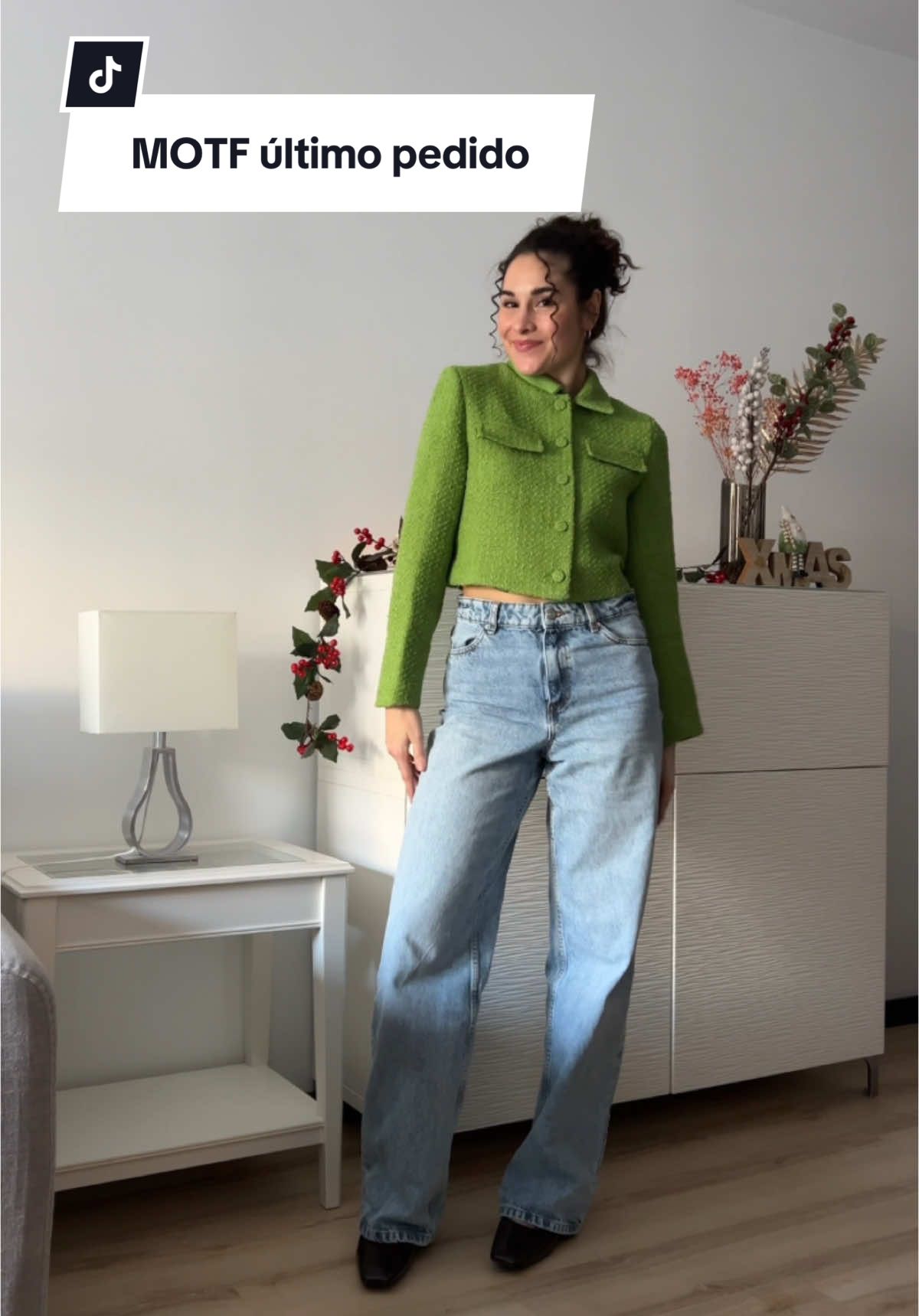 Amigaaas de nada por lo que estáis a punto de ver! Podéis considerarlo mi regalo de Navidad 😏🎄 tengo descuento en @MOTF MOTFcc3 (os hacen un 15%) y si queréis buscar esta marca LW24V ese es el código de búsqueda ❤️ #MyMOTF #MOTFpartner #fashionstyle #abrigos #bufandaroja #redscarf #regalosdenavidad 