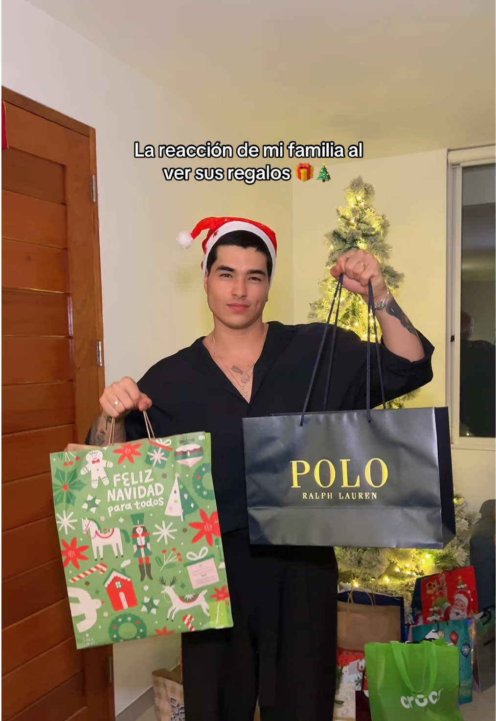 Y recuerden, no importa que regalos hay debajo del árbol, sino de quienes están alrededor 🎄❤️