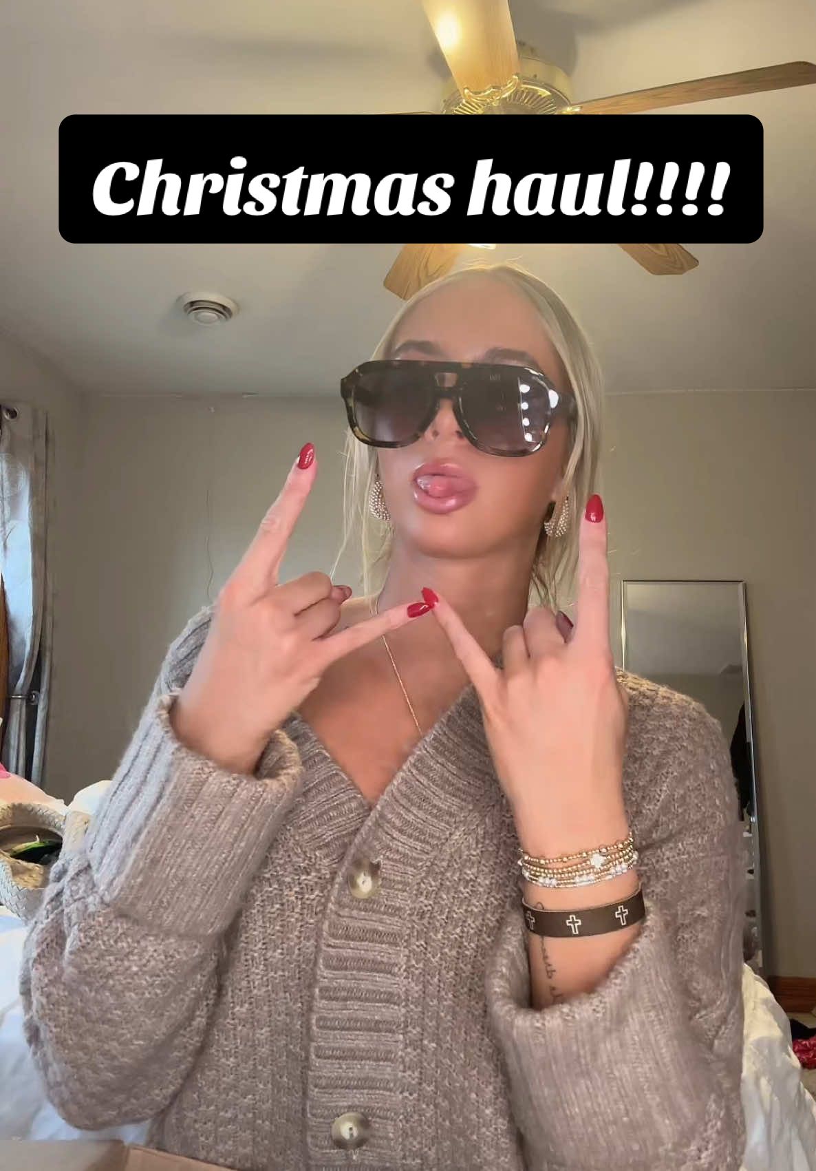 Beyond grateful!!!!! #foryou #fyp #slay #hauls  #christmas #Vlog #santa #Love #happy #thankful #faith @Alo Yoga @anthro @FREYRS Eyewear @abercrombie @LucidBlanks @Jellycat @Aritzia @En Route Jewelry Store @rhode skin 