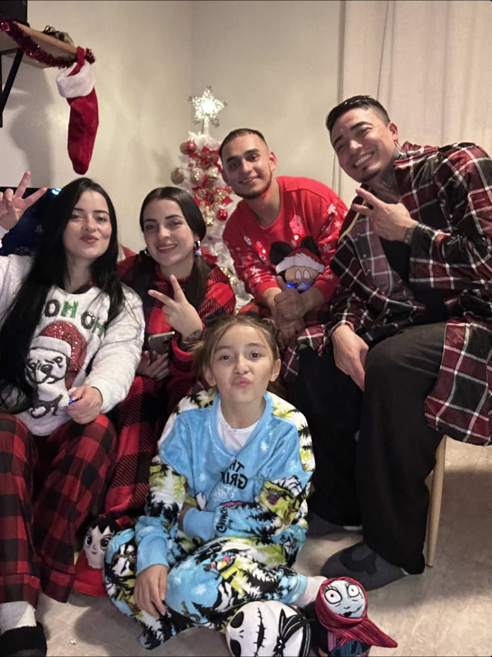 Noche de navidad y compartir regalitos en familia 🎊🎁💝 #longervideos #regalosdenavidad #familia #fyp #merrychristmas 