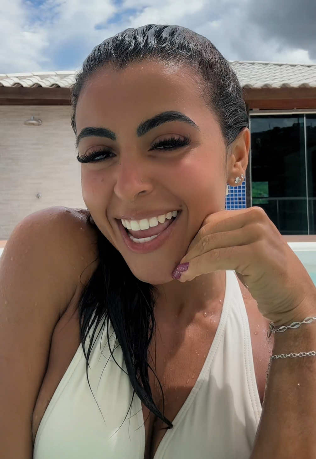 Sem legenda pra essa foto de capa 🥰😂👏🏼 #piscina #dublagem #morena #linda #foryoupage❤️❤️ #explore #fyp #Viral 