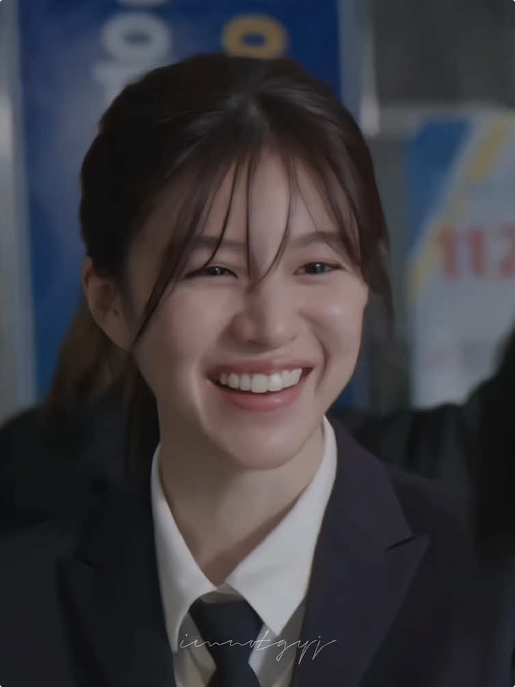 behind the scenes from the Light Shop #GoYounJung #고윤정 