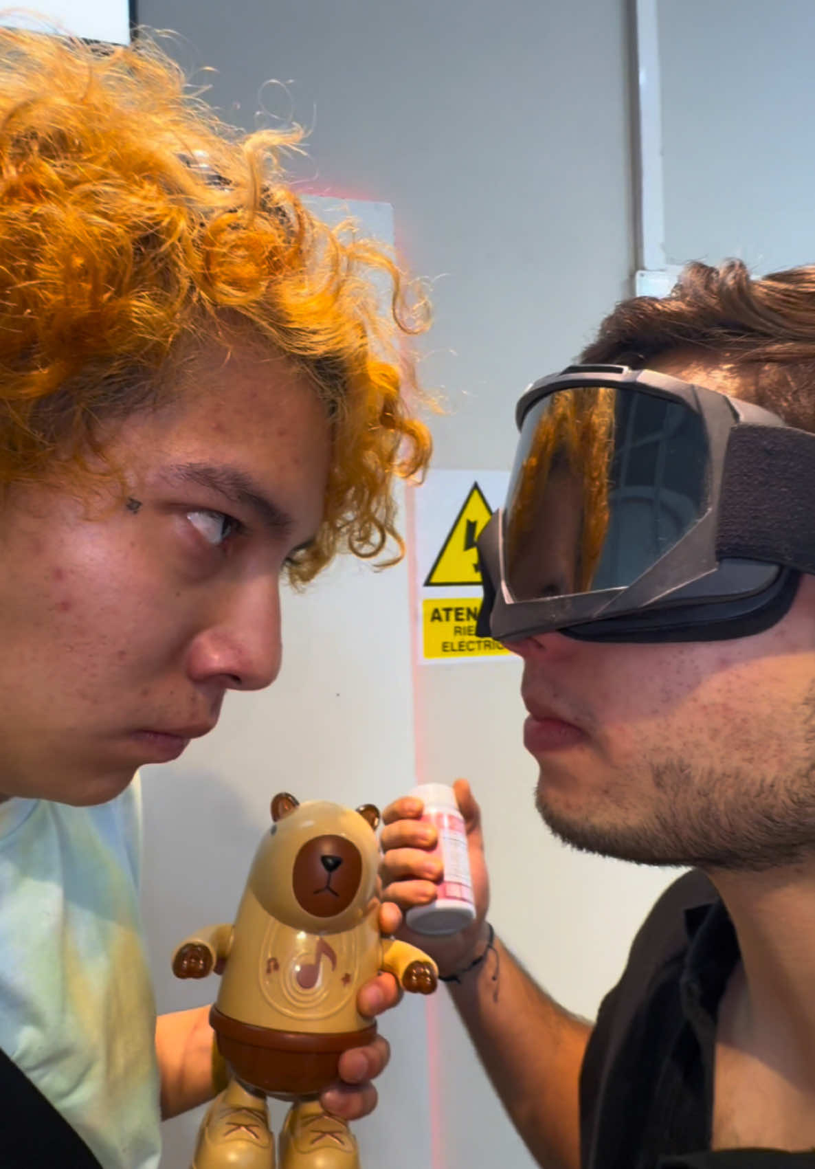 Esta navidad hicimos competir a estos dos sujetos de la comunidad🤝🏻😦 #ecommerce #skool #IA #tecnicos #peru #importaciones 