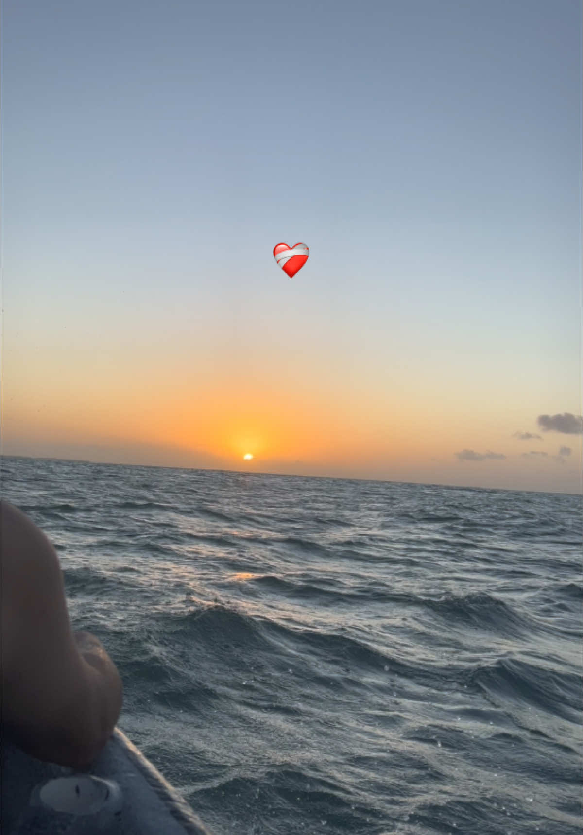 Atardecer 🌅  #panama🇵🇦 #flypシ #carinleon #PlayaLaAngosta capitán del barco @. 