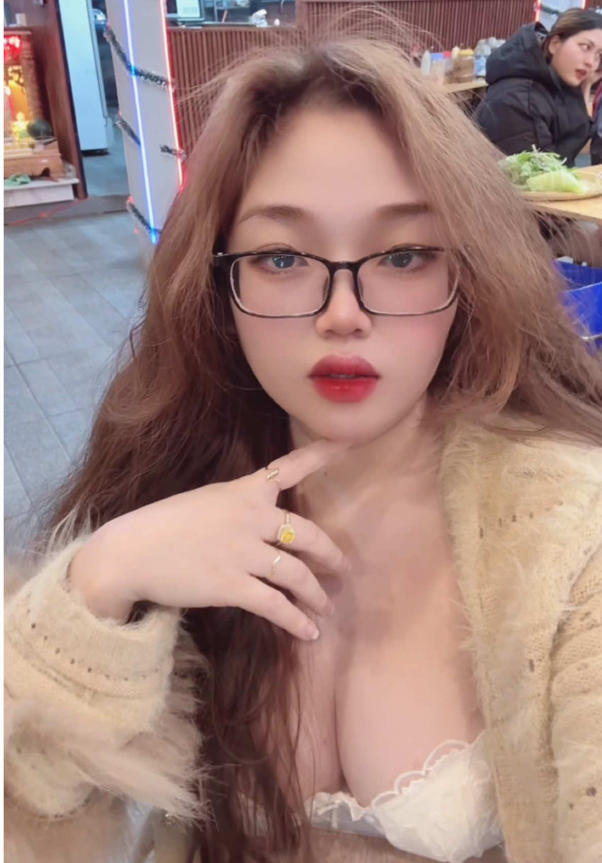 Mình như kẻ ngốc đứng một mình