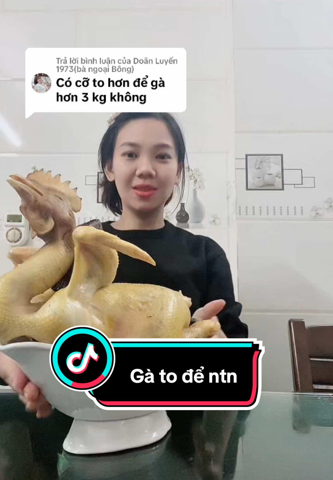 Trả lời @Doãn Luyến 1973(bà ngoại Bông) e lên con gà hơn 3kg cho các bác xem nhé. Thoải mái luôn nha. Đang sale rẻ nek #batga #giadungnhabep #suagomdecor 