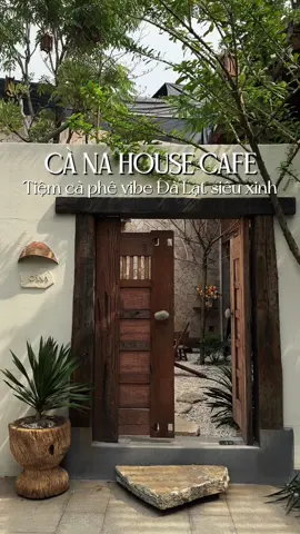 Tiệm cà phê tone gỗ vibe Đà Lạt mới mở luôn nèee, góc nào cũng xịn☕️🌳#canahousecafe #caphequan12 #cafechill #vietnam #caphesaigon #saigon #fyp #bacxiunee #bacxiudichoi