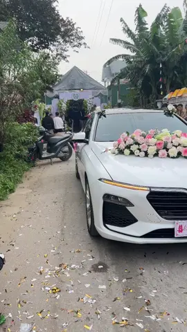 ❤️Người ta đám cưới rộn ràng, anh đây cũng muốn được rước nàng về dinh💞. Ngày lành tháng tốt cùng chú rể quảng thọ đón dâu sầm sơn 💐💐💐#vinfast lux a 2.0# xe hoa thanh hoá🚘