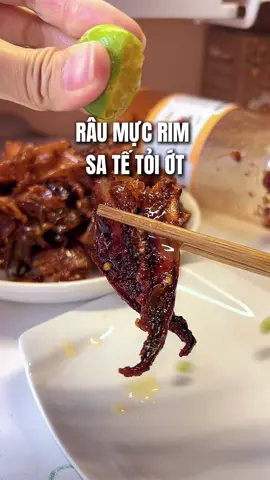 Râu mực rim sa tế tỏi ớt, gia vị đậm đà nhưng cay nhiều nha, ai không ăn đc cay thì cân nhắc nhé ạ #raumuc #raumucrimtoiot #Ancungtiktok #soholaan #tiktokfood #xuhuong #muataitiktok 
