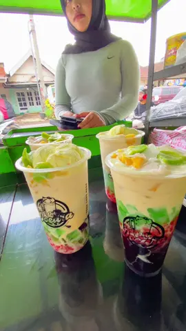 Yakin galau nyoba es teler dari Es Teler Joeara ? Harga murmer saja 🥰 Buka ⏰ jam 10:00-20:00 #malangkuliner #estelericecream #esteler 