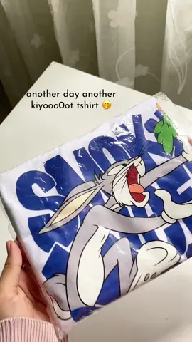 everyone must have at least 1 cute tshirt in their wardrobe 😚 #cutetshirt #tshirtdesign #tshirtmurah #tshirtcomel #tshirtviral #tshirtviral #cottontshirt #tshirtshortsleeve #fashion #ootdfashion #ootdinspo #xybca #fyp 