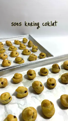 nemu resep kue soes simple, ga expect bakal enak bgt🤤 kalian harus coba‼️ #soescoklat #kuesoes #kuelebaran #reseptiktok #baking #resepsimple #snack #cemilanviral #jajanantiktok #fyp 