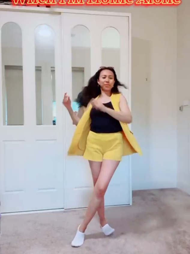 when i'm home alone.  crazy mom dance.  #lucelia  #rahangiar  #dance  #homealone  #crazymom  #mom  #happylife  #happymom 