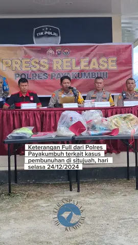 Dendam Cemburu Berujung Maut, Suami Tega Habisi Nyawa Pria yang Diduga Kekasih Gelap Istri PAYAKUMBUH – Kota Payakumbuh dikejutkan oleh insiden berdarah yang melibatkan seorang suami, PT (35), yang dengan brutal menghabisi nyawa OC (30), pria yang diduga memiliki hubungan gelap dengan istrinya, TA. Kasus ini terungkap dalam konferensi pers yang digelar Kapolres Payakumbuh, AKBP Ricky Ricardo, Kamis (26/12/2024). Motif utama dari tindakan keji ini adalah cemburu. PT, yang berstatus buronan kasus narkoba selama delapan bulan, mendapati istrinya TA tengah berduaan di kamar dengan OC saat dirinya kembali ke rumah. Emosi yang tak terkendali membuat PT menyerang korban dengan tangan kosong, pecahan kaca spion motor, dan botol parfum. “Motifnya adalah cemburu. Tersangka memukuli korban dengan tangan dan menggunakan benda tajam seperti pecahan kaca spion serta botol parfum. Akibat serangan itu, korban mengalami luka fatal dan meninggal dunia sebelum sempat tiba di rumah sakit,” ungkap Kapolres AKBP Ricky Ricardo. Yang memperumit kasus ini adalah pengakuan TA, istri tersangka. Kepada polisi, ia mengaku telah menikah siri dengan korban OC, meskipun tidak dapat memberikan bukti sah atas pernikahan tersebut. Di sisi lain, TA secara hukum masih berstatus sebagai istri sah PT. “TA mengklaim tidak lagi berkomunikasi dengan tersangka, tetapi saat kejadian, PT mendapati mereka bersama di dalam kamar. Ini yang memicu tersangka melakukan tindakan kekerasan fatal,” tambah AKP Doni Prama Dona, Kasat Reskrim Polres Payakumbuh. Korban OC tidak hanya dipukul hingga giginya patah, tetapi juga ditusuk menggunakan benda tajam. Polisi telah mengamankan sejumlah barang bukti, seperti pecahan kaca spion, botol parfum, selimut berlumuran darah, dan gigi korban yang patah. “Meski sempat dibawa ke rumah sakit, nyawa korban tidak tertolong. Luka yang dideritanya terlalu parah,” lanjut Kapolres. PT kini harus menghadapi proses hukum yang berat. Ia dijerat Pasal 338 KUHP tentang pembunuhan dengan ancaman hukuman 15 tahun penjara, serta Pasal 351 KUHP tentang penganiayaan dengan ancaman hukuman tambahan hingga 7 tahun. Kasus ini menjadi pengingat tentang pentingnya penyelesaian konflik secara damai dan rasional. Dendam dan cemburu hanya berujung pada kehancuran, baik bagi pelaku, korban, maupun keluarga mereka. “Semua pihak harus belajar dari tragedi ini. Konflik rumah tangga semestinya diselesaikan dengan kepala dingin, bukan dengan kekerasan,” tutup Kapolres. #foryoupage #limapuluhkotatiktok #teraspayakumbuh #teraspayakumbuh #payakumbuh #payakumbuhtiktok #payakumbuhhits #payakumbuhtiktok #viral 