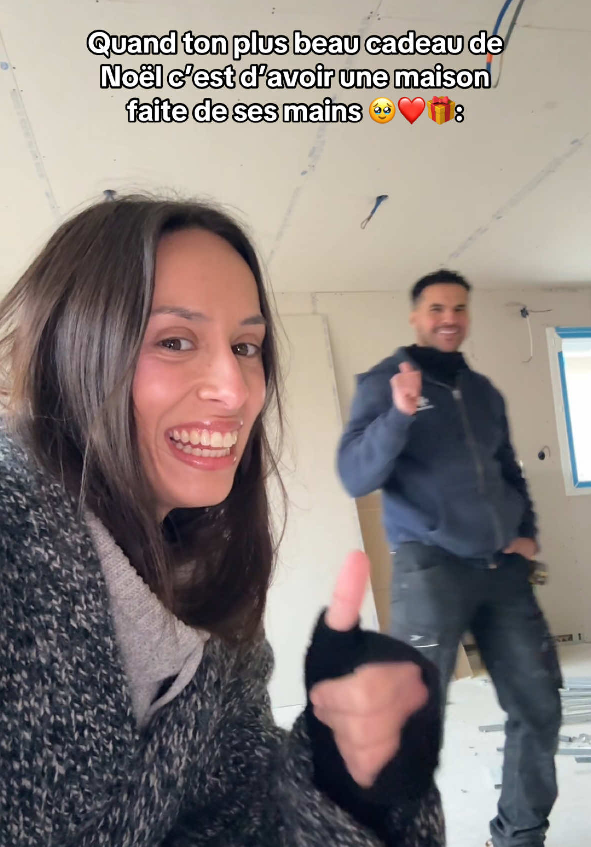 C’est bientôt terminé en plus 🥹❤️ @Alexandre Da Costa #pomeranian #spitz #maison #couple #noel #construction #chantier #foryou 